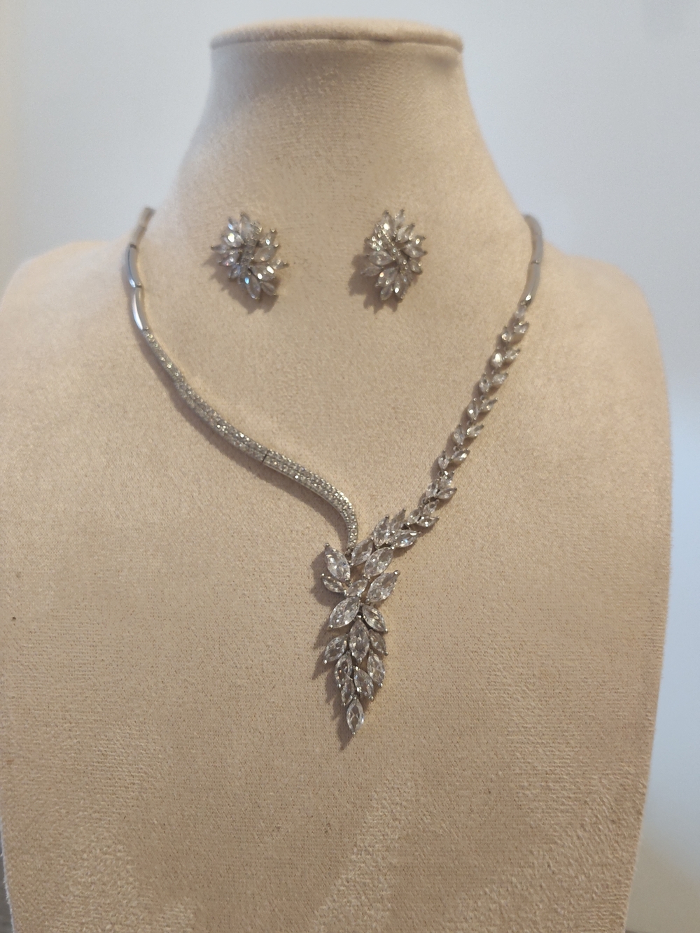 Sterling Silver Luxury  Swarovski Crystal Leaf Drop Necklace and Stud Earrings -